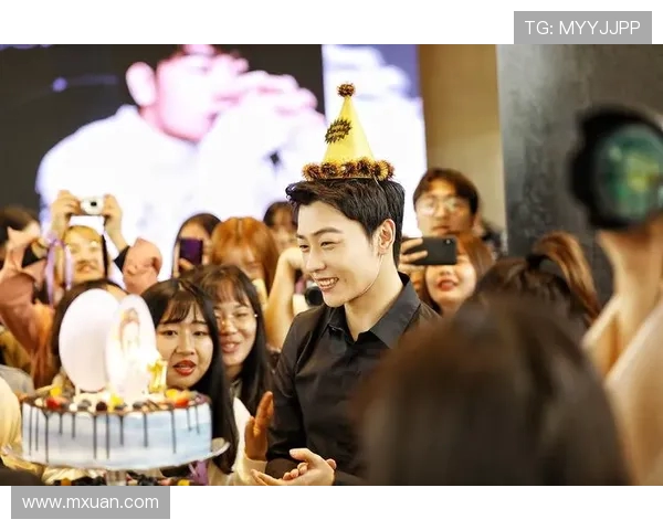 白妍与柯淳热恋进行时携手玩游戏感受甜蜜互动，浪漫时光秒变电竞情缘